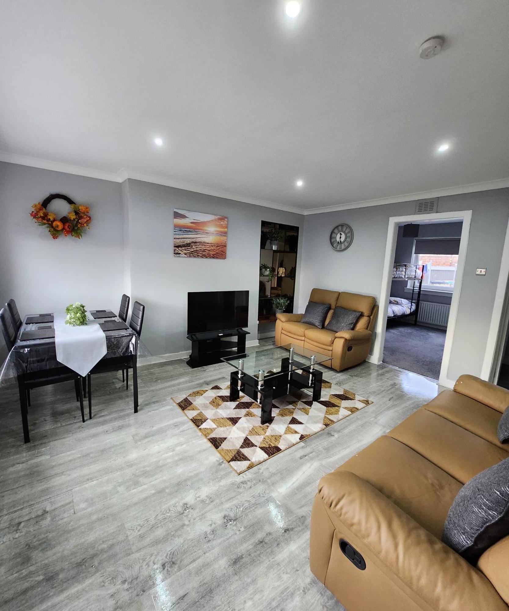 Fm Homes & Apartments 3 Bedroom Motherwell Buitenkant foto